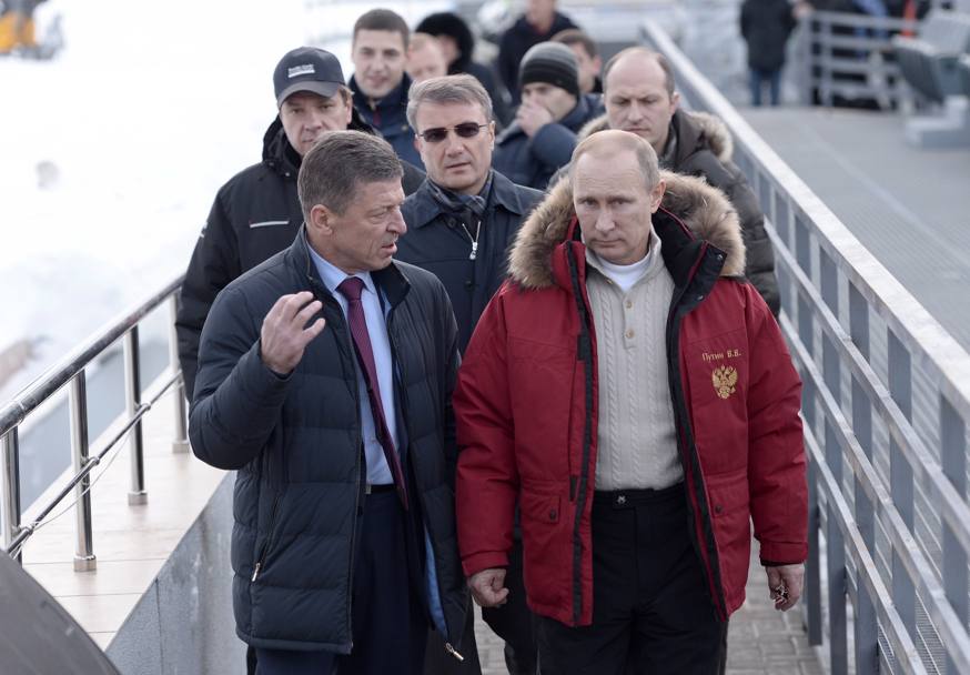 Sochi (Russia) - Vladimir Putin in compagnia del presidente di Sberbank German Gref e del vice primo ministro Kozak visita il RusSki Gorki Jumping Center di Krasnaya Polyana (Olycom)